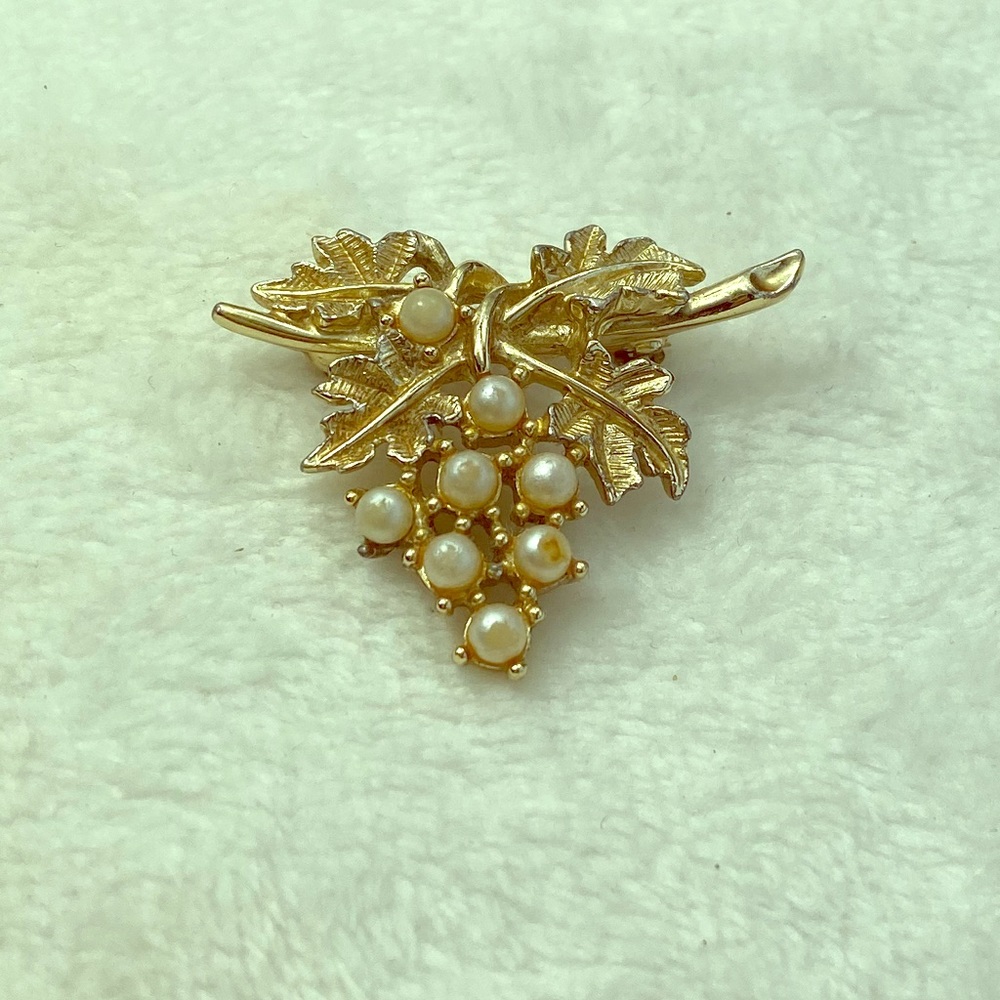 vintage EMMONS pin brooch gold tone pearls 1.5”